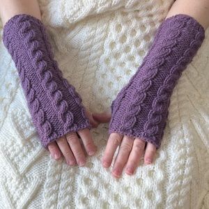 Geillis Arm Warmers in Plum